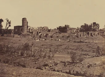 Friedhof bei einer Residenz in Lucknow, ca. 1858 (Sepia-Foto)